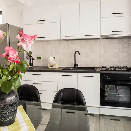 Diamond View * Mamaja