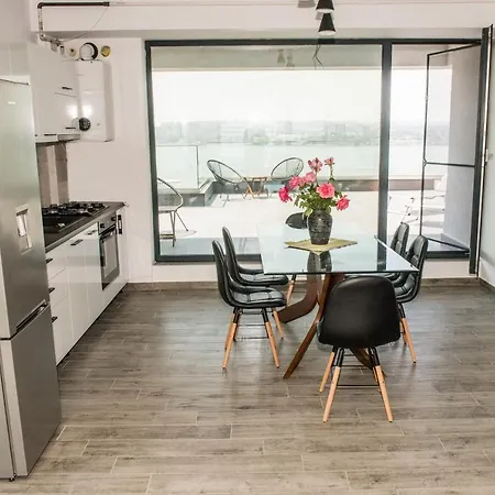 Diamond View * Mamaja